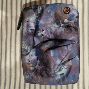 Like new Rare Lululemon crossbody bag with gold logo